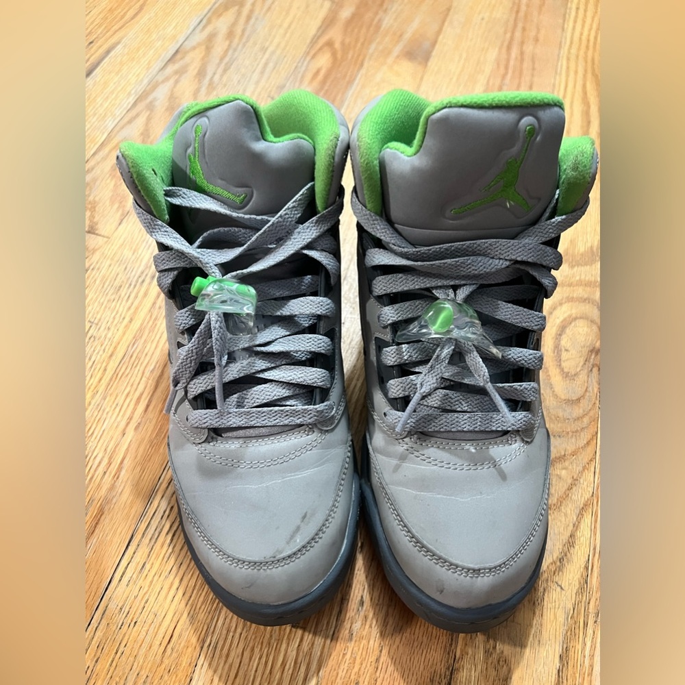 RETRO 5 gray & green jordan big kid size 6.5Y